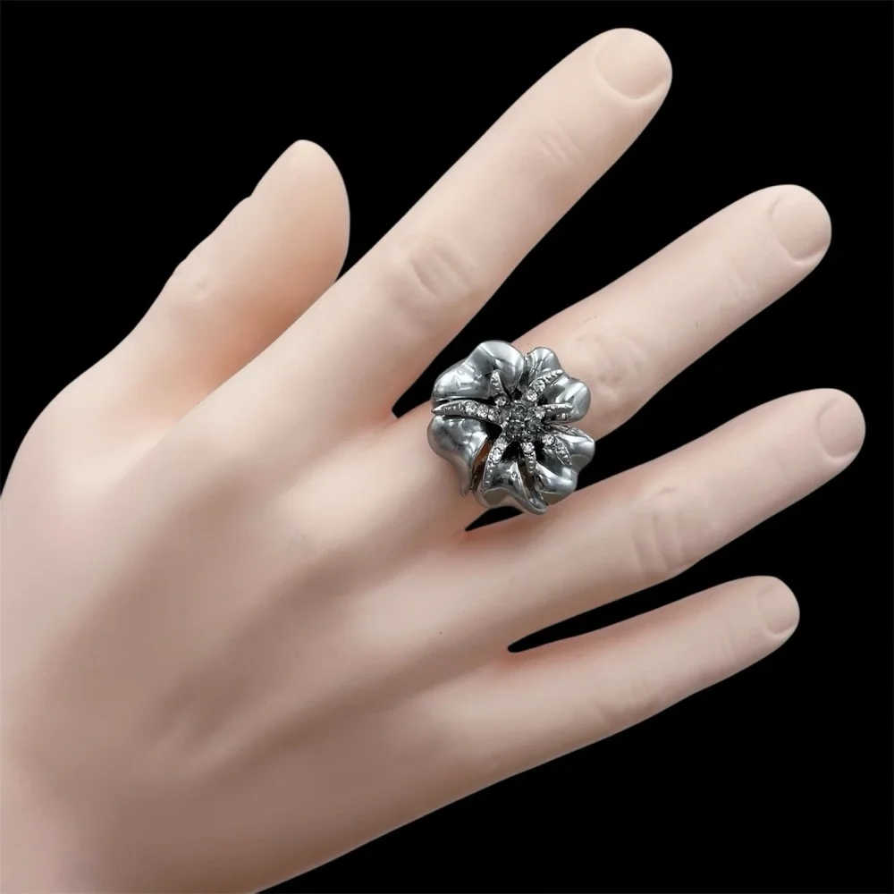 Abstract Flower Rhinestone Cocktail Stretch Ring - Picture 1 of 4